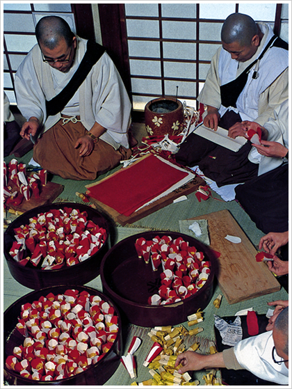東大寺二月堂 修二会 椿の造花
