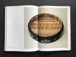 螺鈿箱(『正倉院裂と飛鳥天平の染織』より)